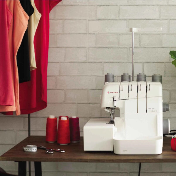 10002 SINGER® S0700 Serger