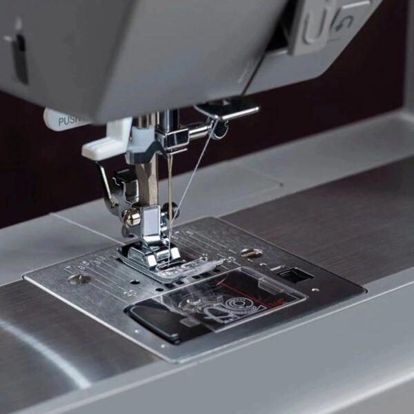 10003 SINGER® Refurbished Heavy Duty 6600C Sewing Machine