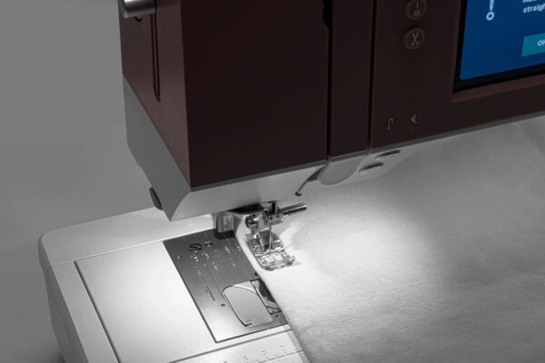 10005 PFAFF® quilt ambition™ 635 Sewing Machine