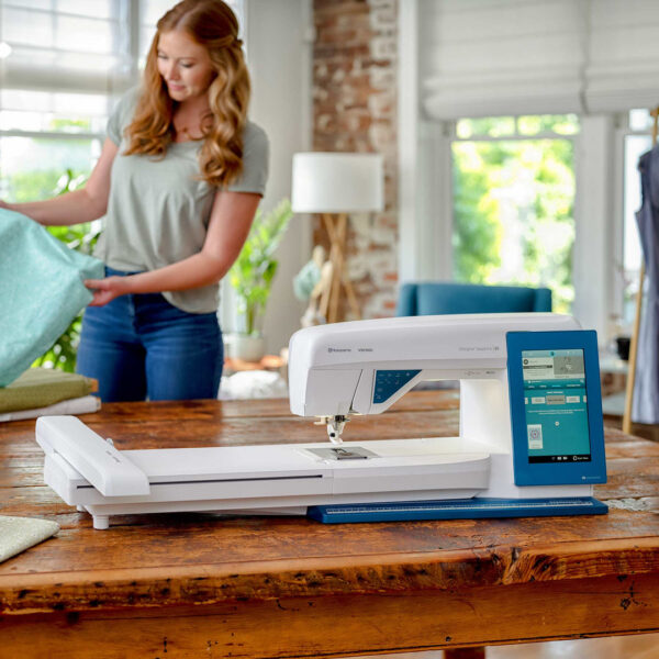 10009 HUSQVARNA® VIKING® DESIGNER SAPPHIRE™ 85 Sewing & Embroidery Machine
