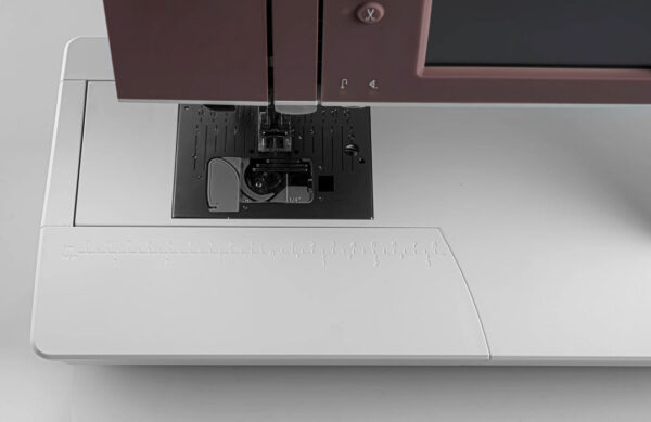 10011 PFAFF® quilt ambition™ 635 Sewing Machine